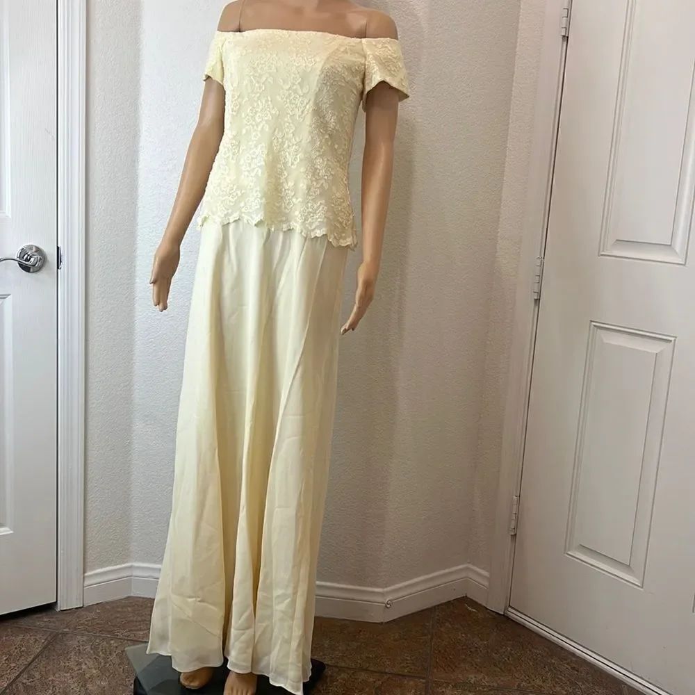 Cachet Dress Pale Yellow Off Shoulder Maxi Sheer Floral Cropped Lace Top Size 10